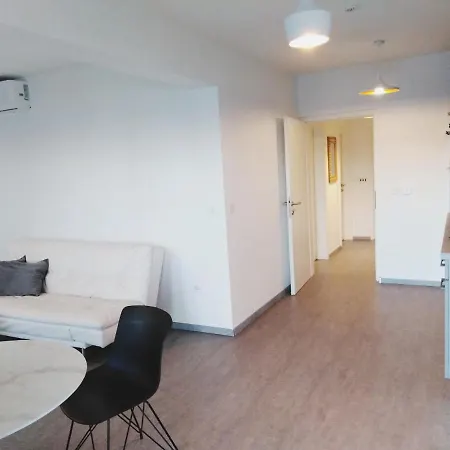Sea View K Apartment
